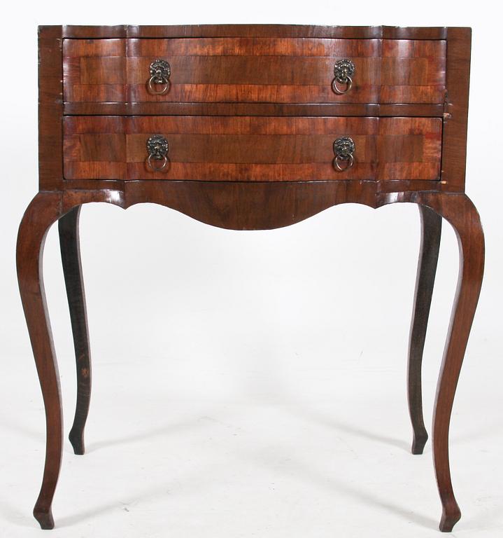 BYRÅ, rokokostil, 1900-tal.