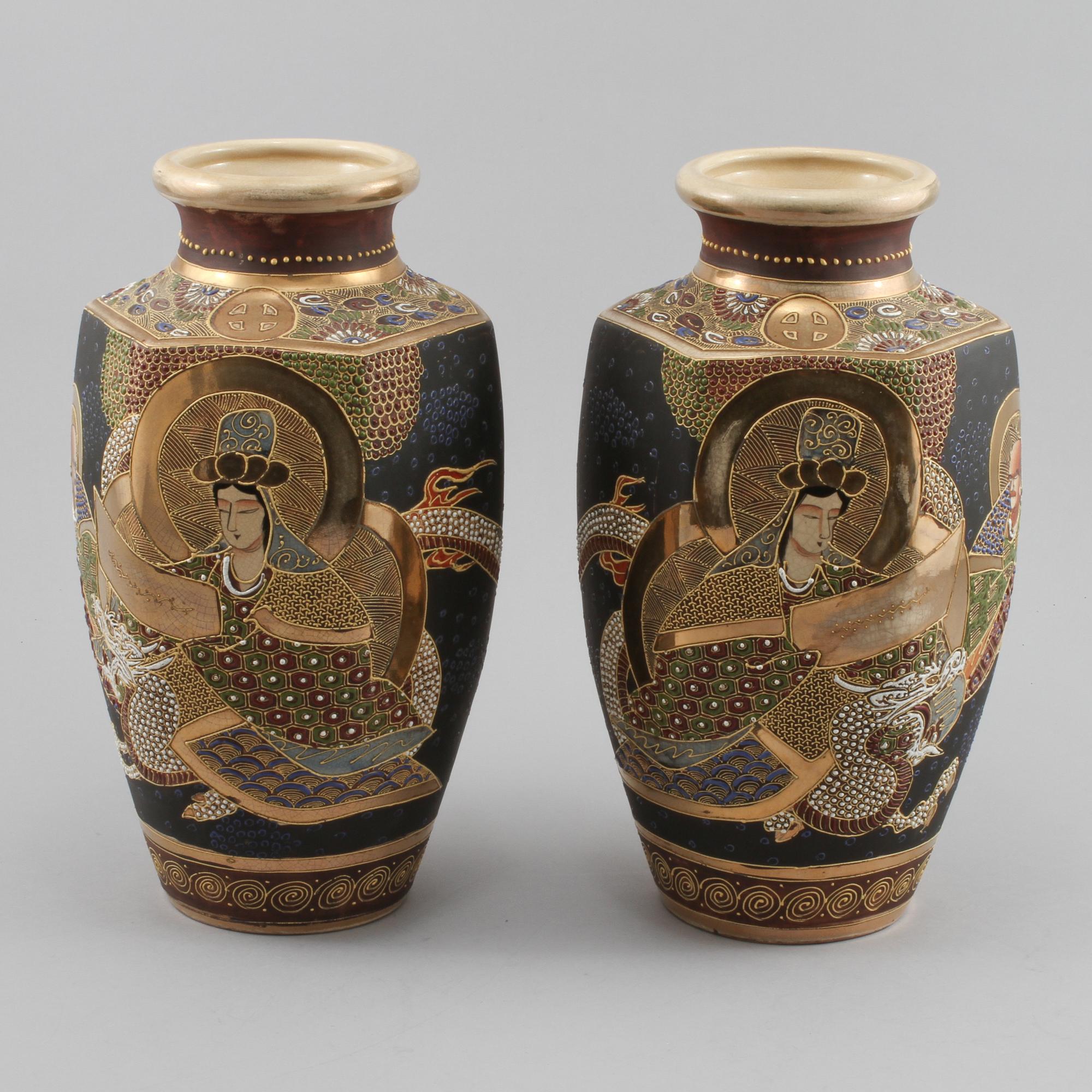 VASER, ett par, porslin, Satsuma, Japan, 1800-/1900-tal.
