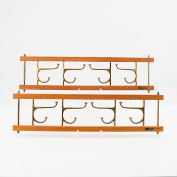 Klädhängare, ett par, "Dekorativ", Skoglunds metallgjuteri, Anderstorp, 1900-talets mitt.