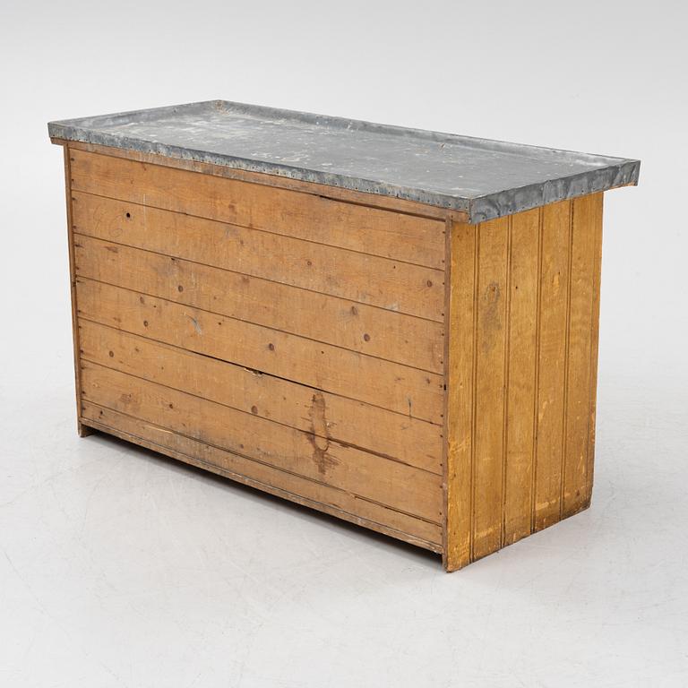 A late 19th century sink.