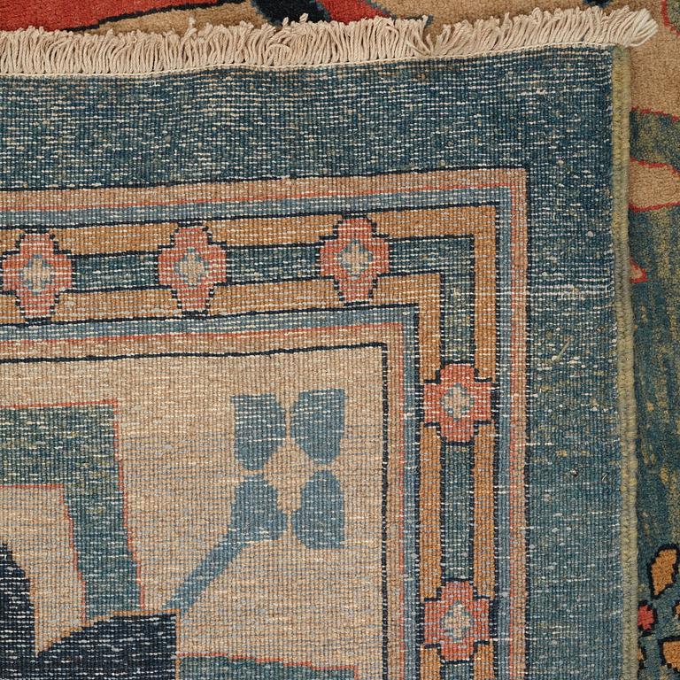 A carpet, West Persian, ca 653,5 x 495,5 cm.