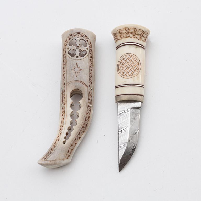 A reindeer horn knife in box by Bertil Fällman, signed.