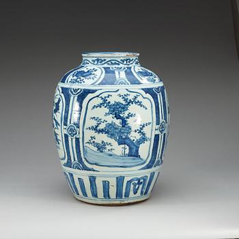 A large blue and white jar, Ming dynasty, Wanli (1573-1620).