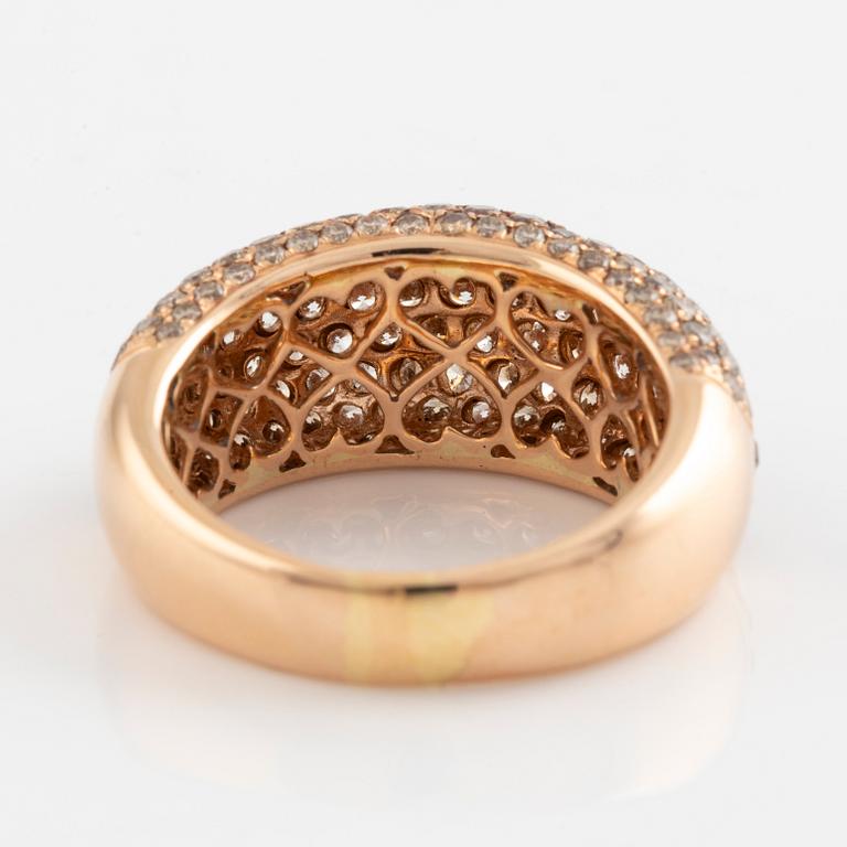 Brilliant cut diamond ring.