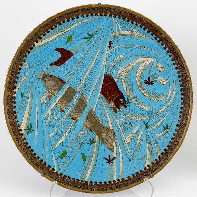 2 decorative dishes, vase and table clock Japan, first half of the 20th century.