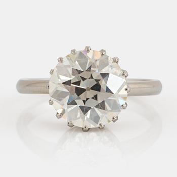 1040. An 18K white gold ring set with an old-cut diamond ca 3.80 cts quality ca J/K vs.