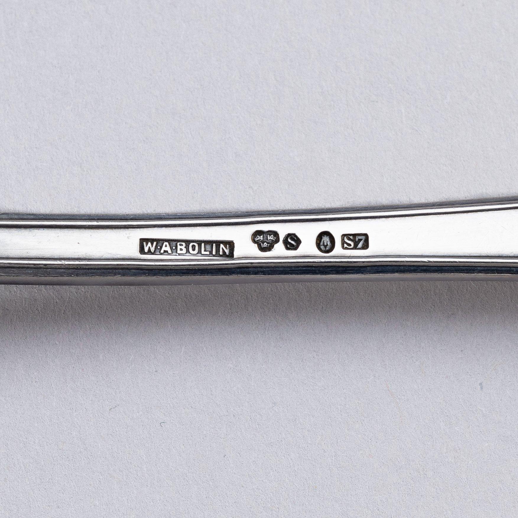 Matsilveruppsättning, modell "C", 181 delar, W.A. Bolin, Stockholm 1918-1938. Träschatull medföljer.