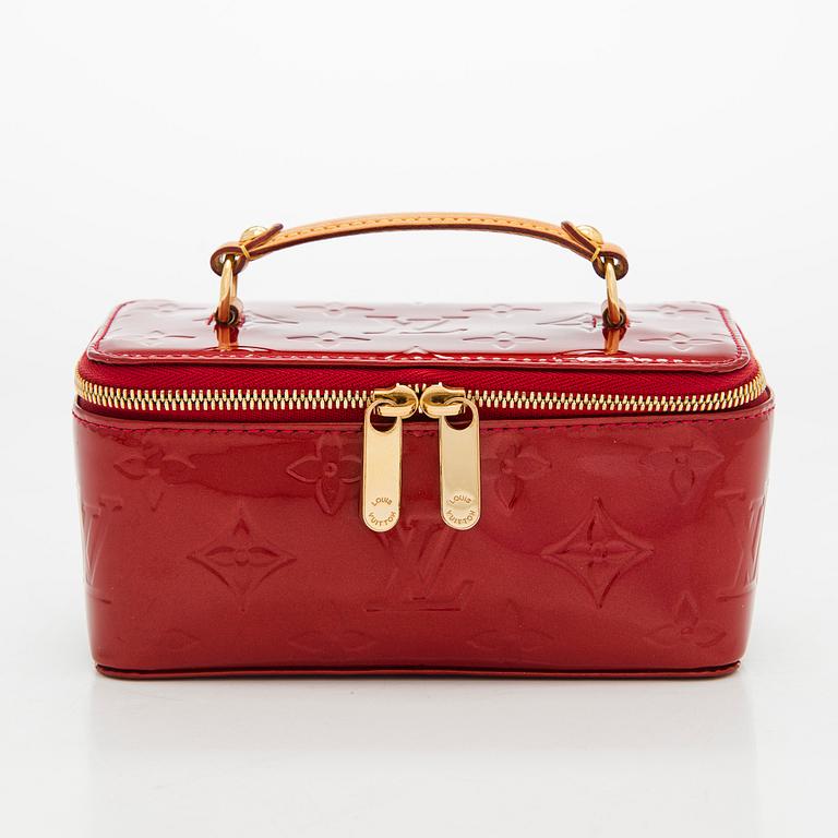 Louis Vuitton, korurasia.