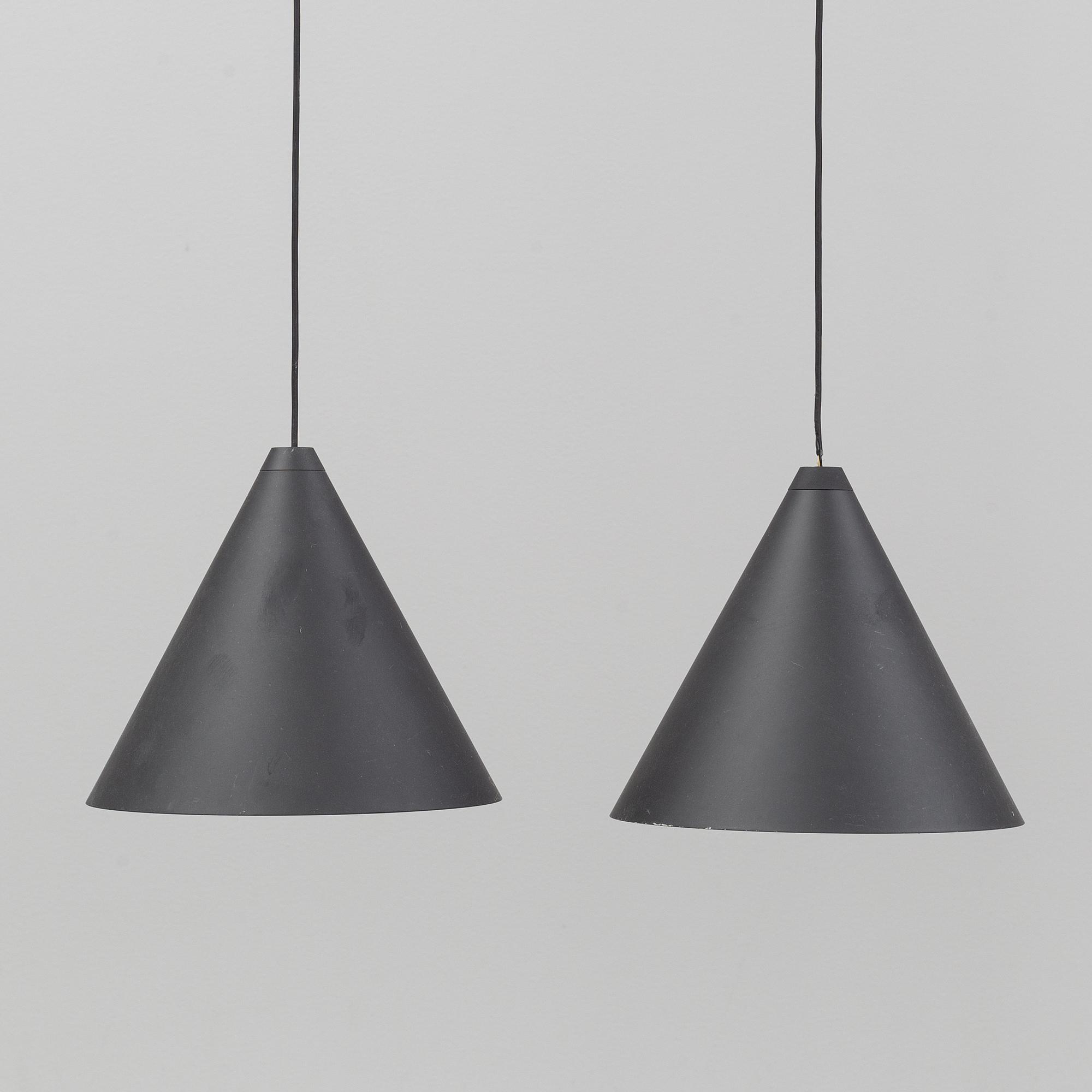 Michael Anastassiades, taklampor, ett par model "String Light Cone", Flos, Italien.