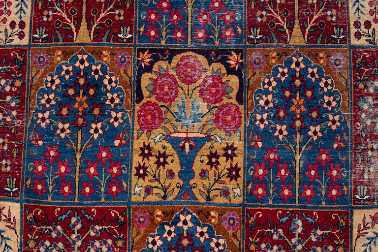 A carpet, an antique/a semi-antique Yezd, ca 557-562 x 366,5-370,5 cm.