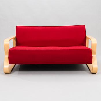 ALVAR AALTO, A late 20th-century '544' sofa for Artek.