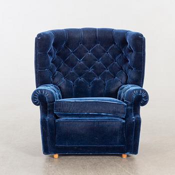 An Wade Upholstry Long Eaton sofa and Armchair, 1970/80:s Enland.