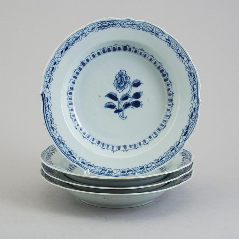SOPPTALLRIKAR, fyra stycken, kompaniporslin. Qingdynastin, Qianlong (1736-95).