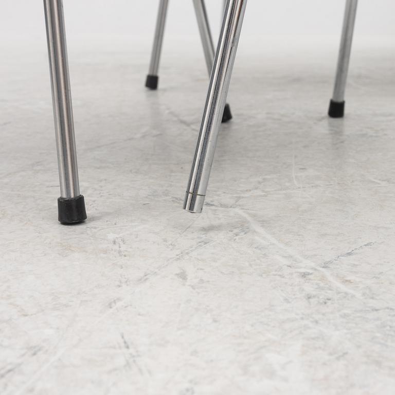 Arne Jacobsen, six 'Series 7' chairs, Fritz Hansen, Denmark, 1967 and later.