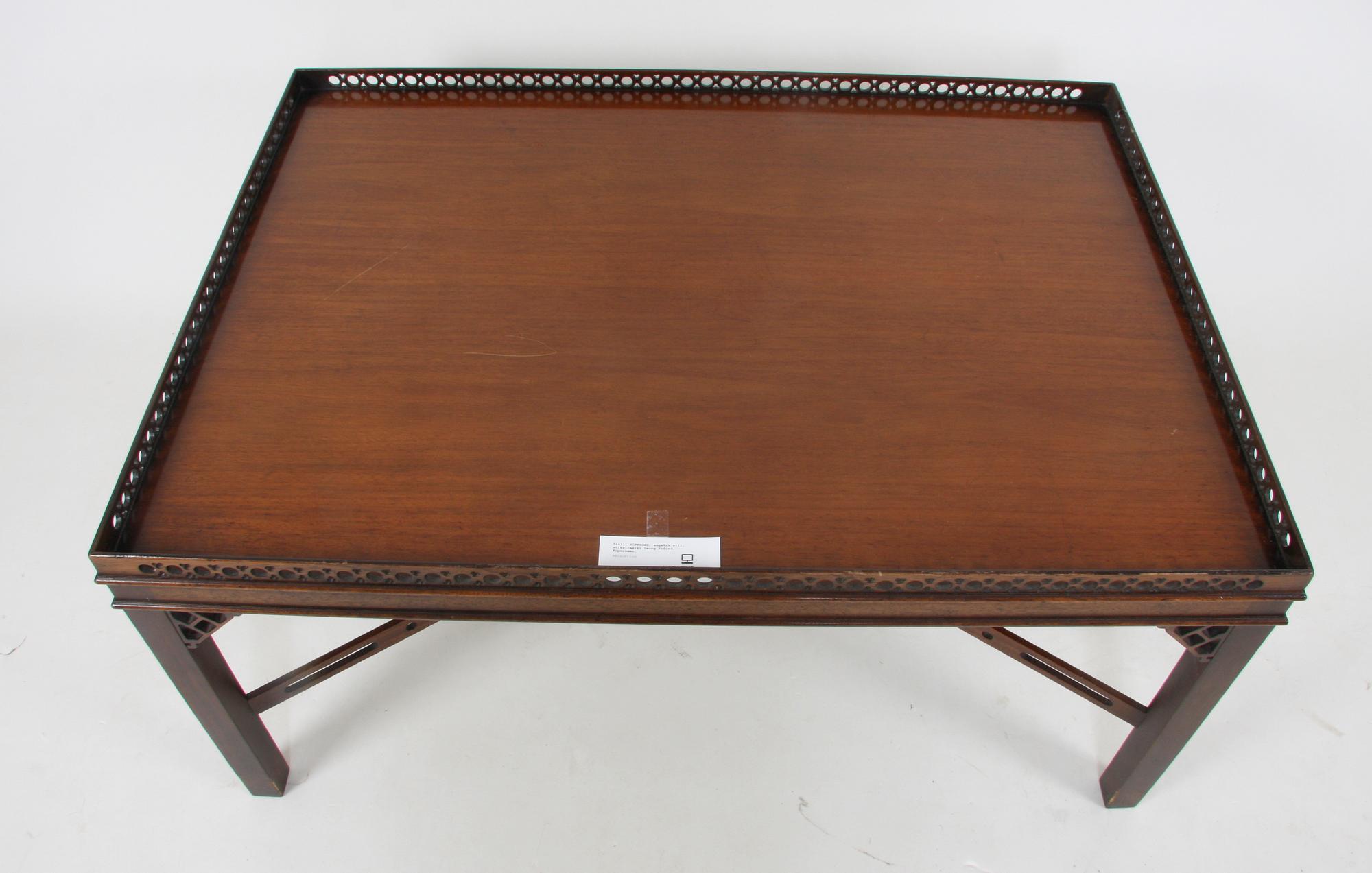 SOFFBORD, engelsk stil, etikettmärkt Georg Kofoed, Köpenhamn.