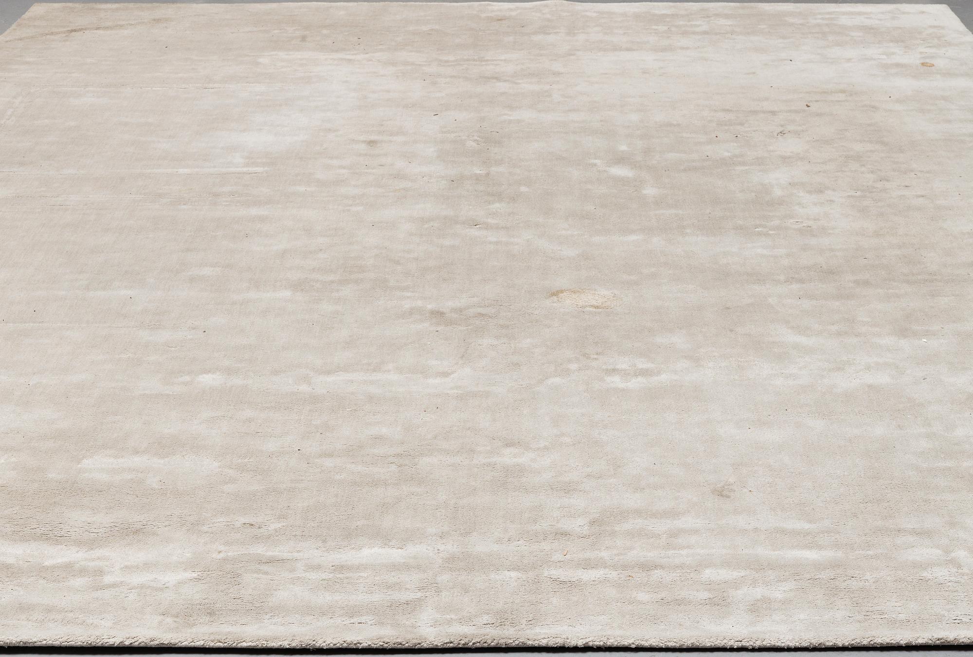 A Layrered "Francis Pearl" carpet, 300x400 cm.