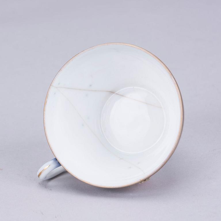 KOPPAR med FAT, 12 st, porslin, Kuznetsov, sekelskiftet 1800/1900.