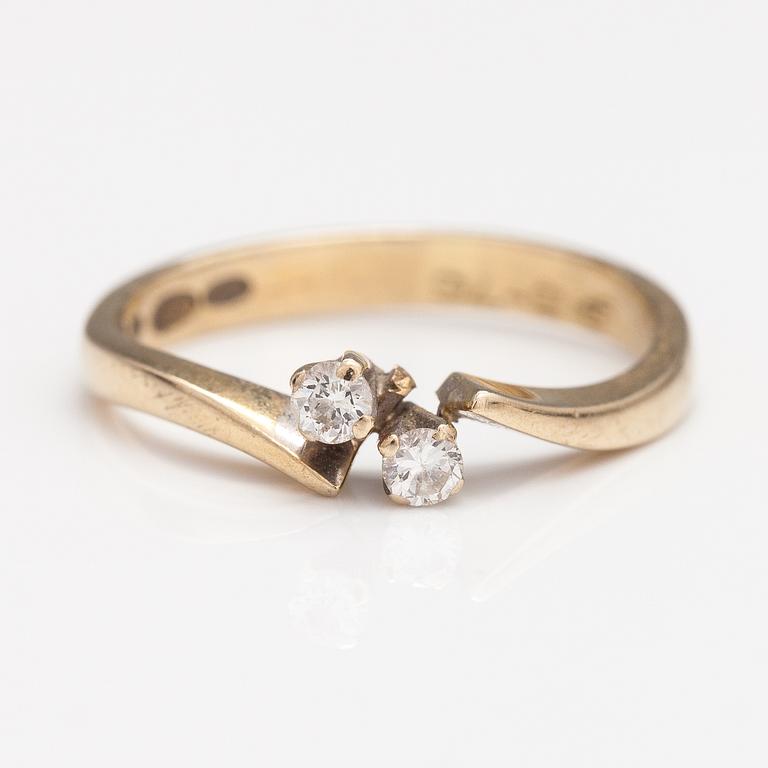 An 18K gold ring with diamonds ca. 0.12 ct in total. Finland 1974.