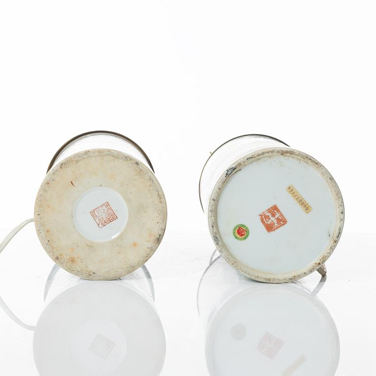 A pair of porcelain vases and a pair of table lamps, China, 20th Century.