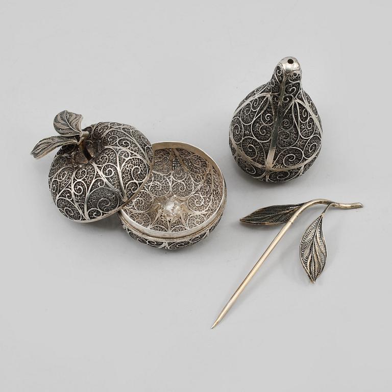 OBJEKT, 2 st, silver, utländska stämplar, 1900-tal, vikt 270 gram.