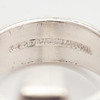 Björn Weckström, Ring "Luminoso", sterlingsilver, munsteinerslipad bergskristall. Lapponia 2009.