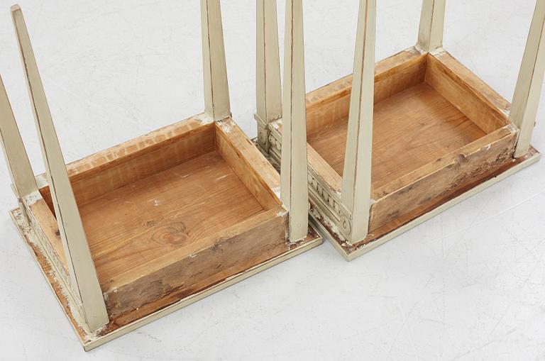 Sidobord, ett par, sengustaviansk stil, tidigt 1900-tal.