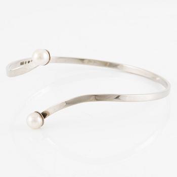 Bracelet, 18K white gold with pearls.