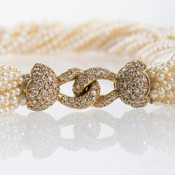 COLLIER, odlade saltvattenspärlor, lås i 18K guld med åttkantslipade diamanter, ca 1.50 ct.