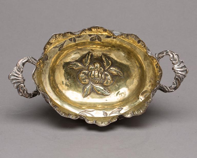 SKÅL PÅ FOT, silver, barock, icke identifierbar mästarstämplar, sannolikt Königsberg, 1700-talets mitt. Vikt ca 420g.