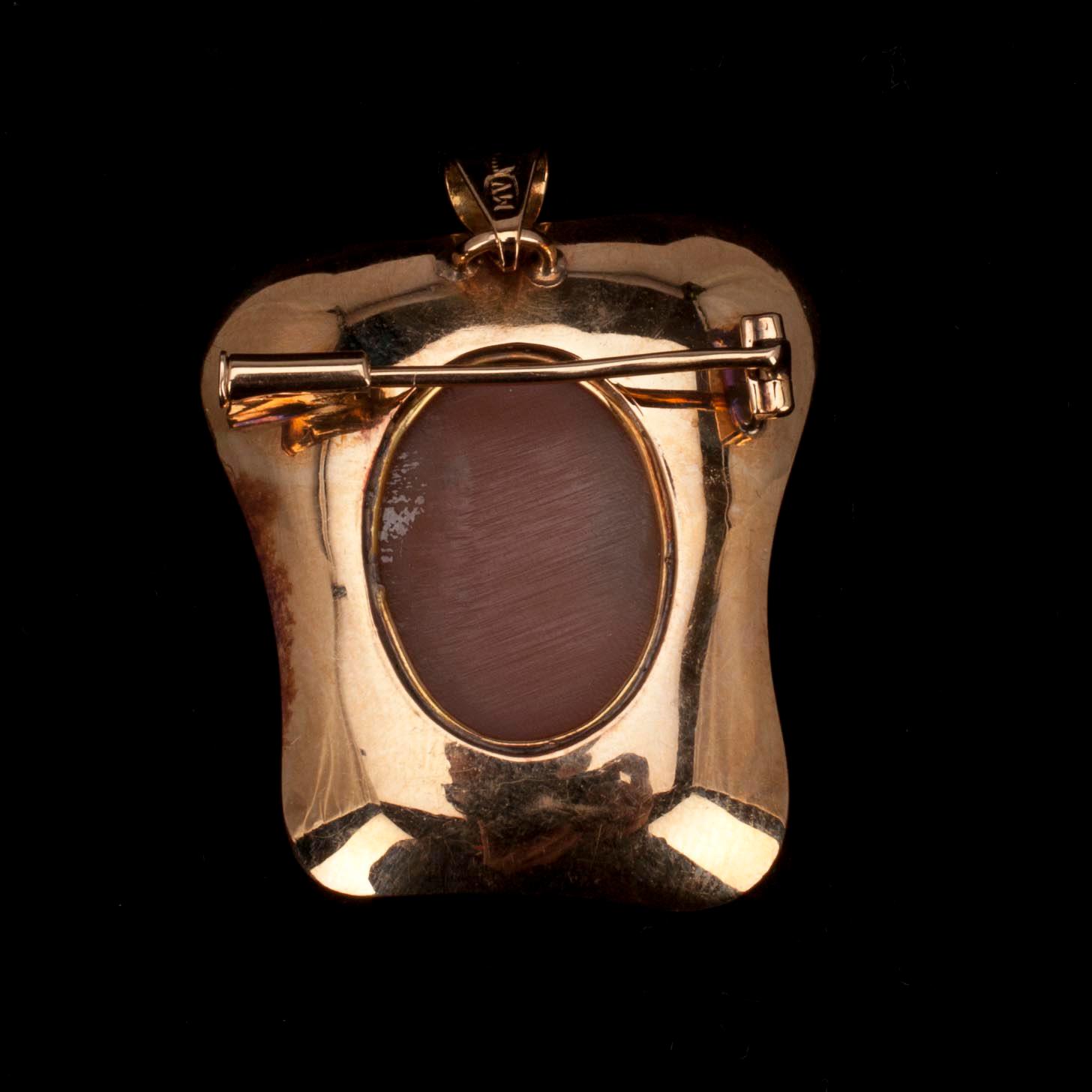 KAMÉBROSCH / HÄNGE, guld 14K, Martti Viikinniemi, Heinola 1967. Vikt 4 g.