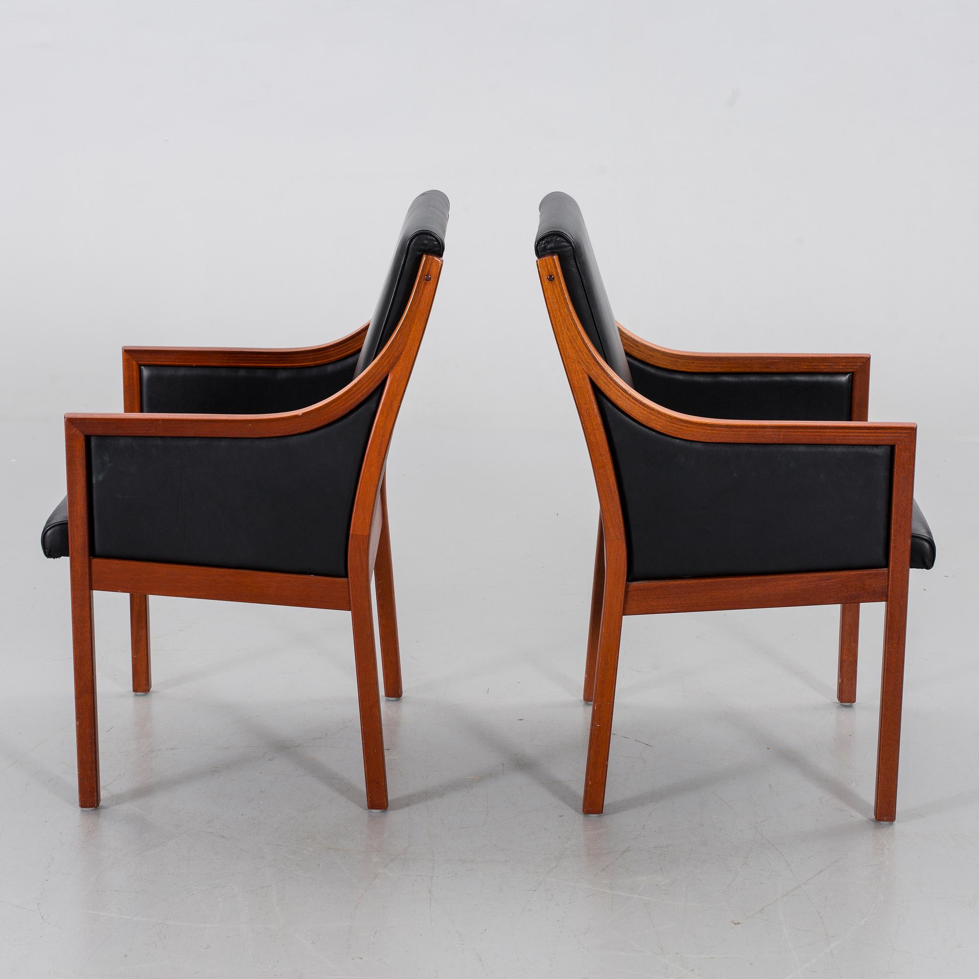 KARMSTOLAR, ett par, formgivna av Karl-Erik Ekselius, JOC Möbler, Vetlanda, 1980-tal.