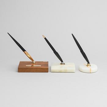 PARKER DESK SET, två stycken, samt SHAEFFER. Onyx resp valnöt.