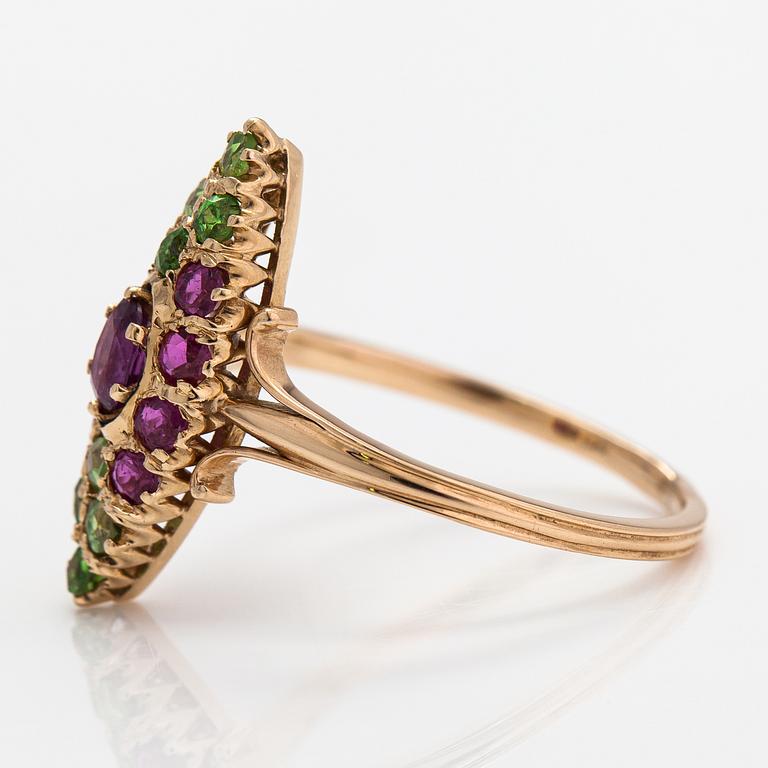 A 14K gold ring with rubies and demantoid garnets. Control marked Anton Vasilijevitch Richter, Astrakhan 1899-1916.