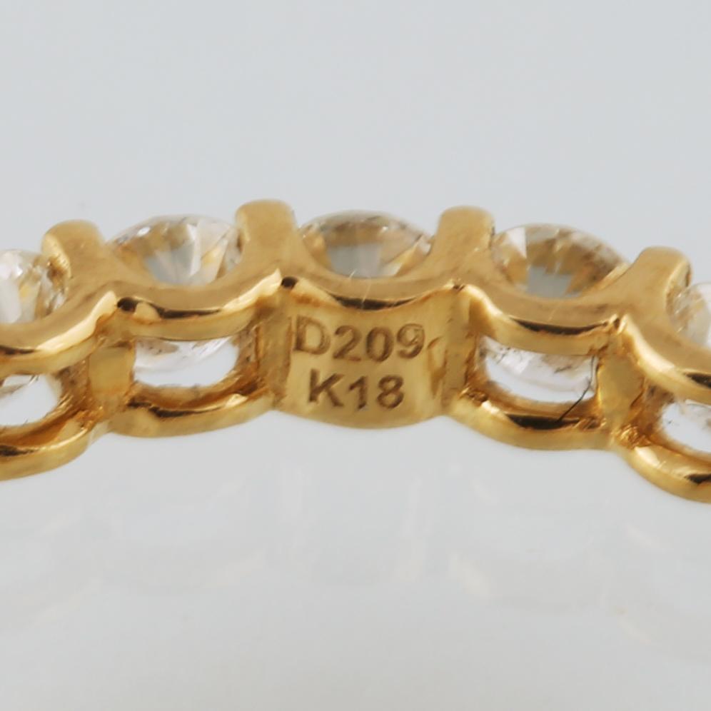 RING, 18K guld med 23 briljantslipade diamanter, 2.09 ct. Vikt 2,1 gram.