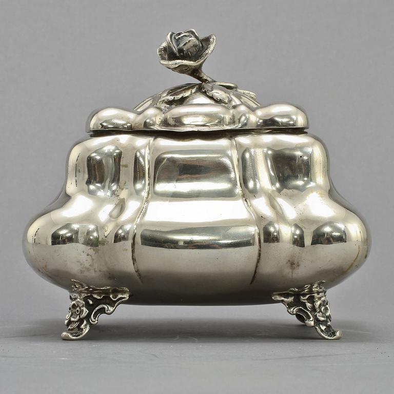 SKRIN, silver, sannolikt Österrike, nyrokoko, 1800-talets andra hälft. V ca 440 g.