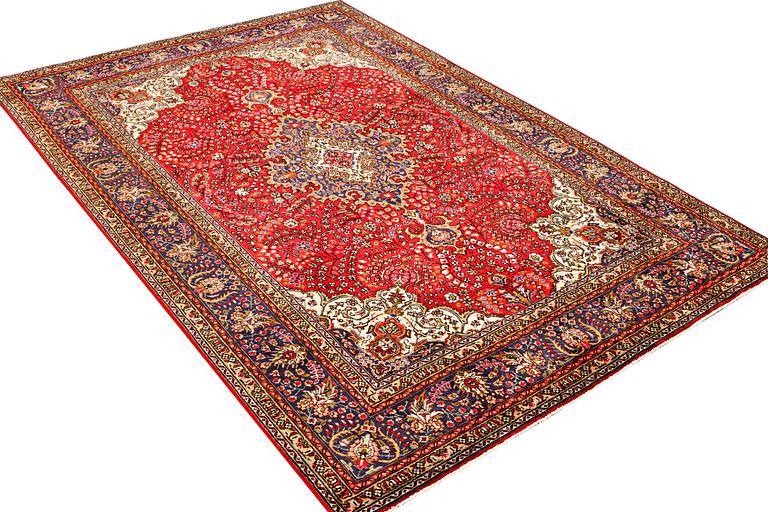 A Tabriz carpet, c 295 x 198 cm.