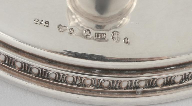 LJUSSTAKAR, ett par, silver, C G Hallberg, Stockholm, 1954. Vikt 591 g.