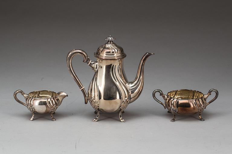 KAFFESERVIS, 3 delar, rokokostil, silver, Johan Schurmann, Landskrona, 1932. Total vikt ca 1000 g.
