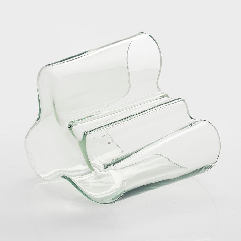 Alvar Aalto, A '3030' vase signed, Alvar Aalto 100 Iittala 1998.