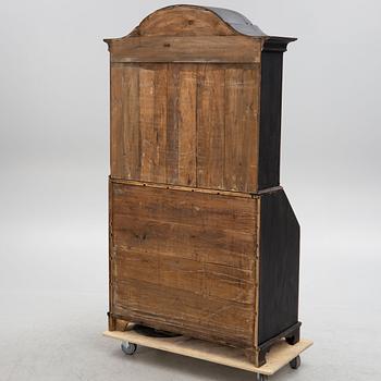 A writing cabinet, 18th/19th century.