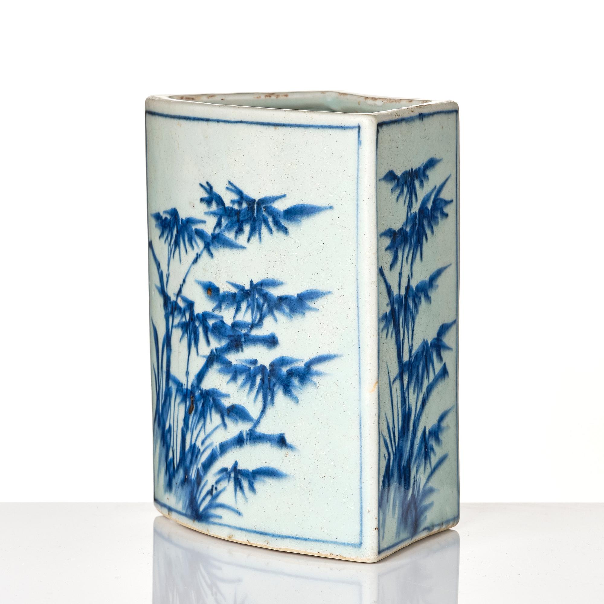 Ställ/vas, porslin. Transition, 1600-tal.