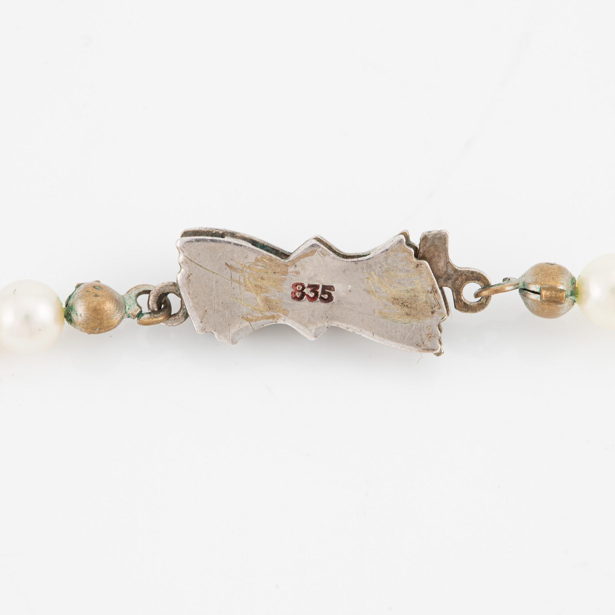 Pearl necklace, two cultured pearls, clasp silver.