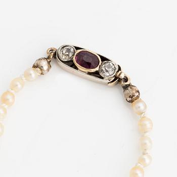 Pearl necklace, graduated pearls, with clasp featuring two old-cut diamonds and a ruby.