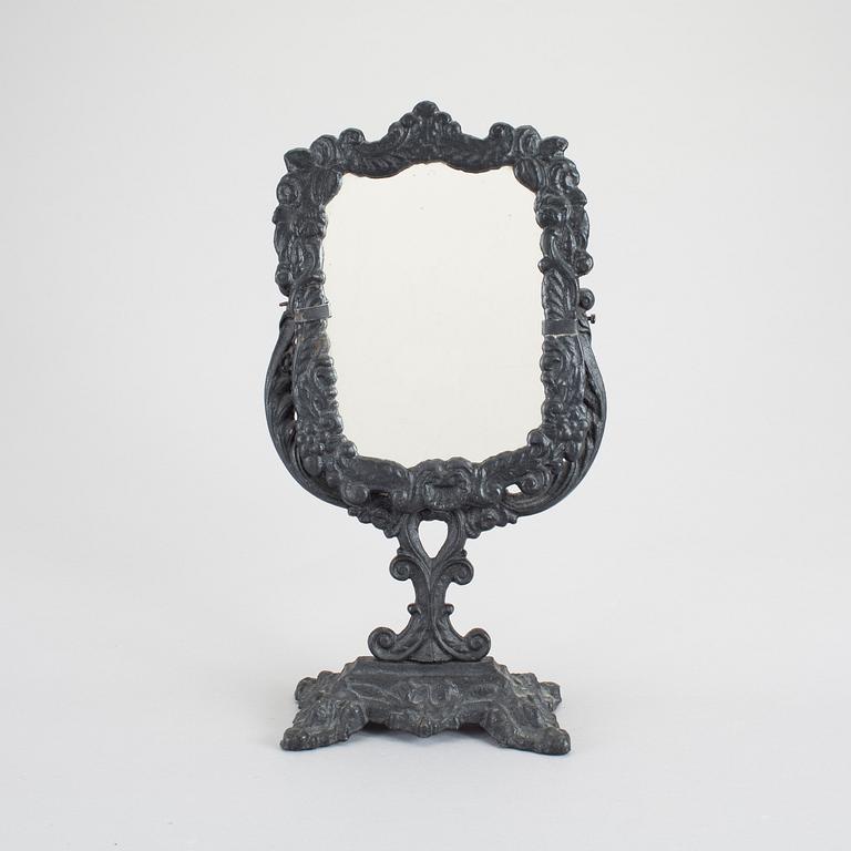 BORDSSPEGEL, gjutjärn, omkring sekelskiftet 1900.
