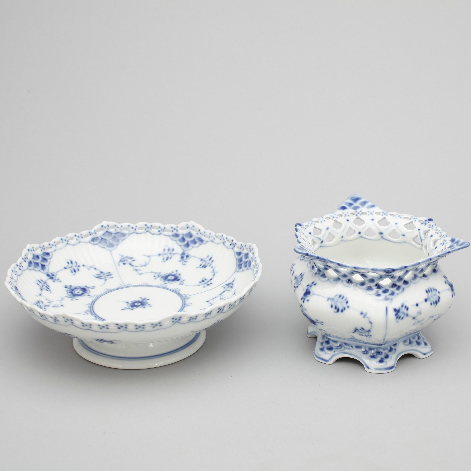 SERVISDELAR, 4 delar, porslin, "Musselmalet" Royal Copenhagen.