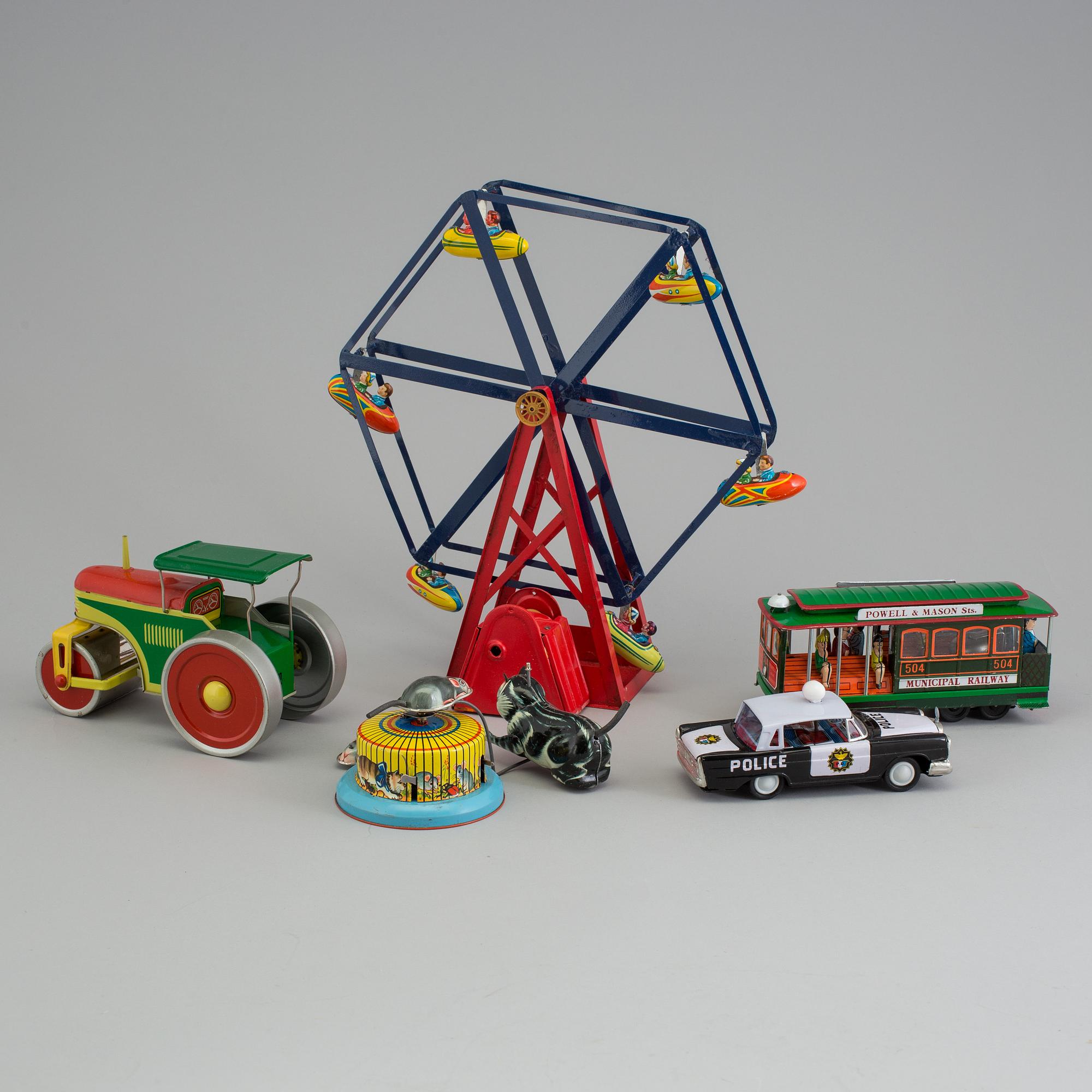 A lot of eight tinplate toys late 20th century.