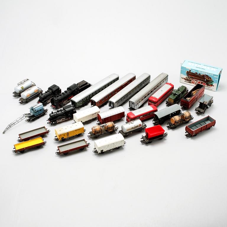 PARTI MODELLTÅG, 29 delar, huvudsakligen Märklin, Tyskland, 1900-talets andra hälft.