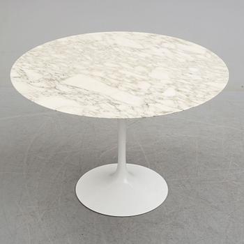 a 'Tulip' marble table by Eero Saarinen for Knoll International.