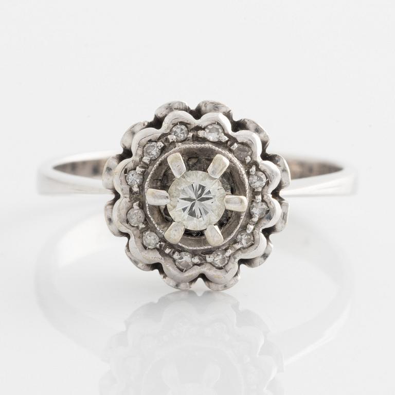 Ring, 18K white gold with diamonds.