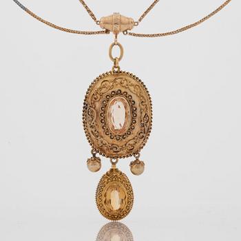 A 2- piece, Victorian citrine set of jewellery. Made in Finland ca 1873-74.